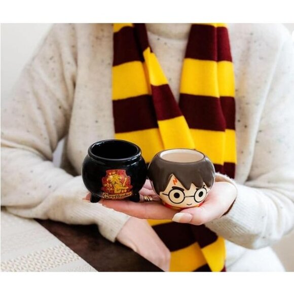Harry Potter Ceramic Sculpted Mini Cup Set Of Two 3.5 Oz Gryffindor Design new - Picture 2 of 6